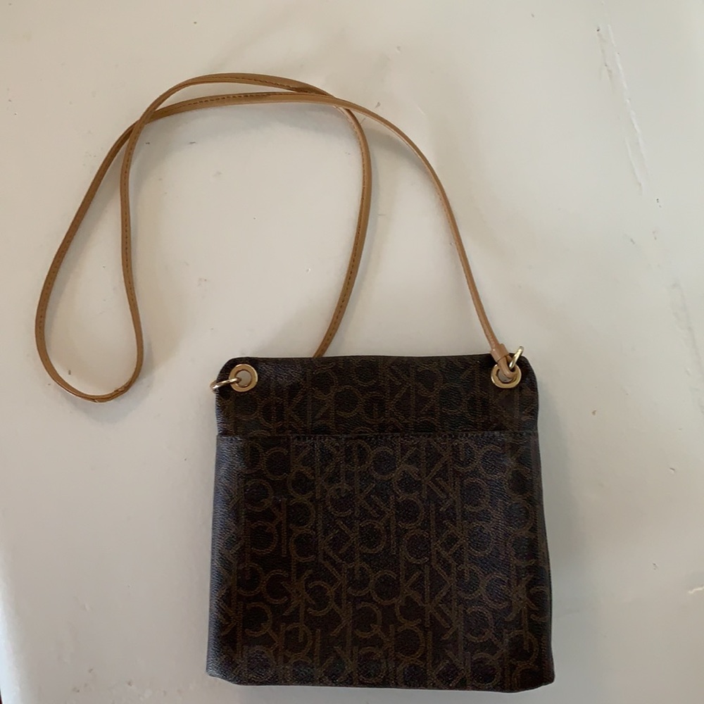 Calvin Klein monogram crossbody purse - Picture 2 of 8
